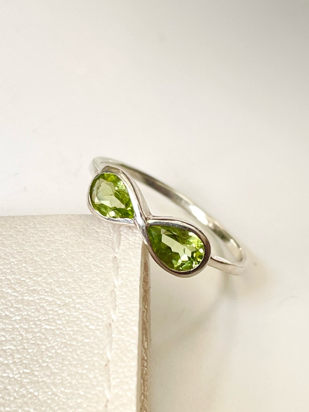 Natural Peridot ring in 925 Sterling Silver Infinity peridot Ring, US: 7 &8 - Picture 3 of 12